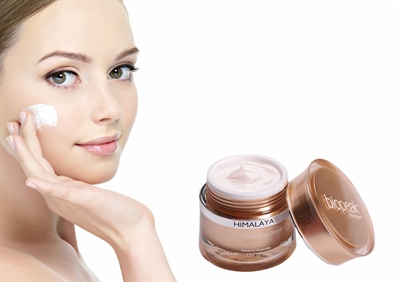 Kem Trị Nám Và Làm Trắng Da Himalaya TM Herbal Whitening